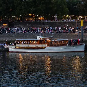 Botel Hotelschiff Nedeva, BRE
